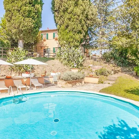 Semesterbostad Amazing Home In Crespina Pi With Kitchen Crespina