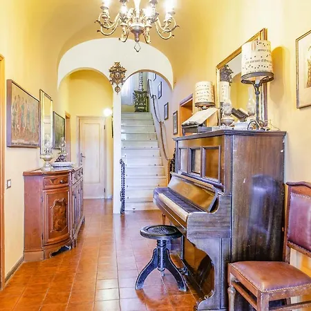 Semesterbostad Amazing Home In Crespina Pi With Kitchen *