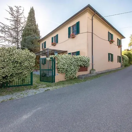 Amazing Home In Crespina Pi With Kitchen Crespina